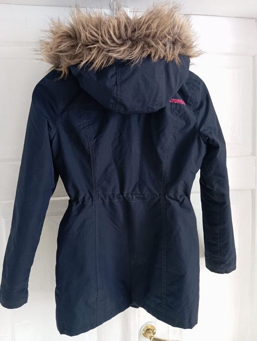 Super kurtka damska parka jest kultowej marki Abercrombie & Fitch.  S. M