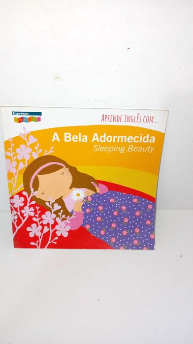 A Bela Adormecida/ Os três Porquinhos - livro Bilingue