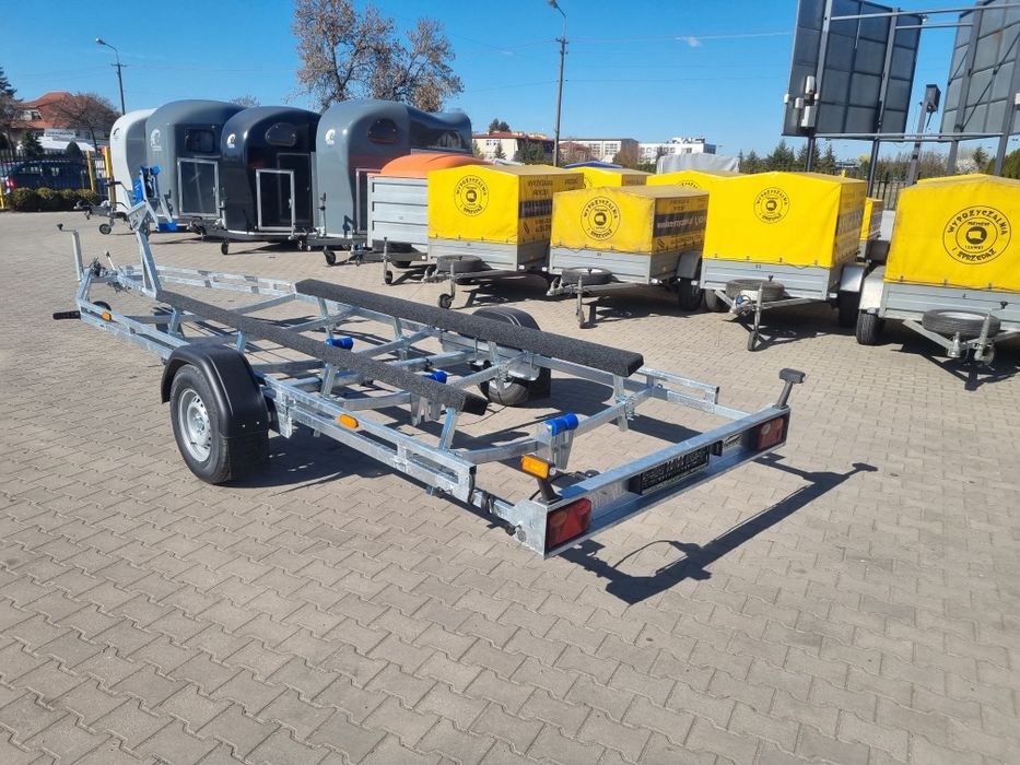 Przyczepa do łodzi podłodziowa jednoosiowa Dmc 1350kg do dł 680+100cm