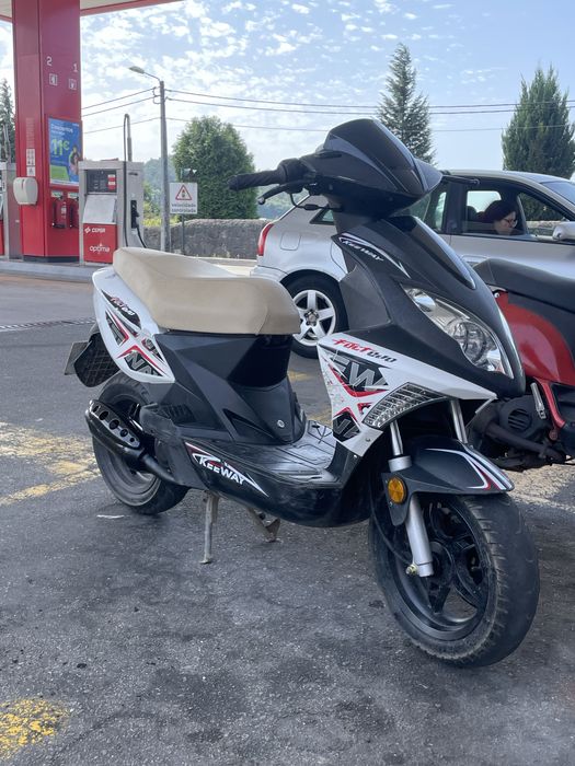 Scooter keeway f-act 50.