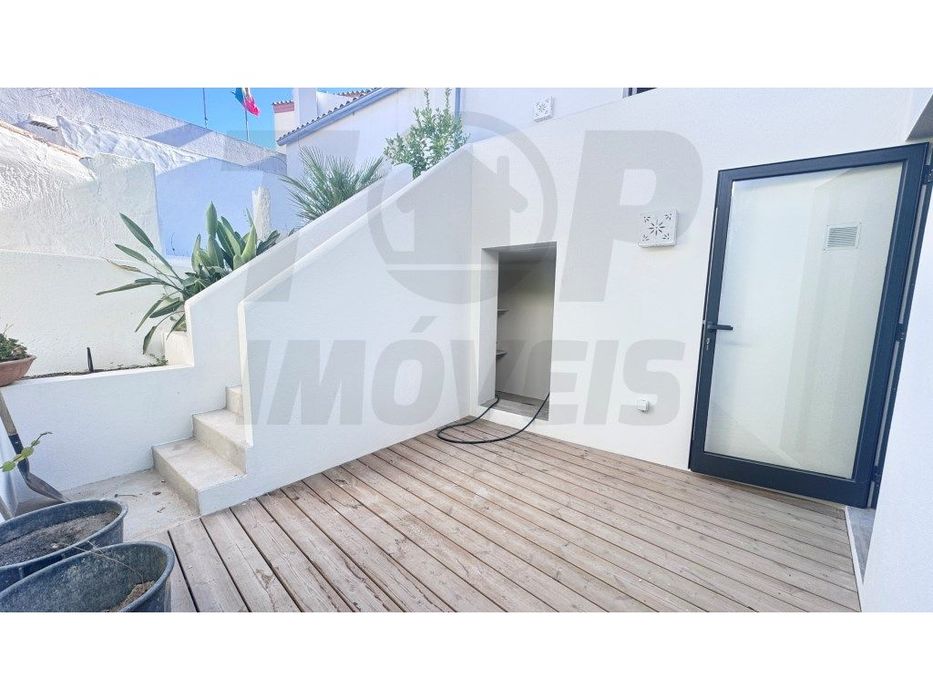 Moradia V2 reabilitada com vista para o mar - Centro Loulé - 630.000€