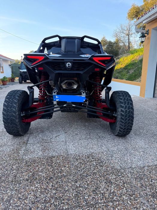 Can-Am Maverick R Max