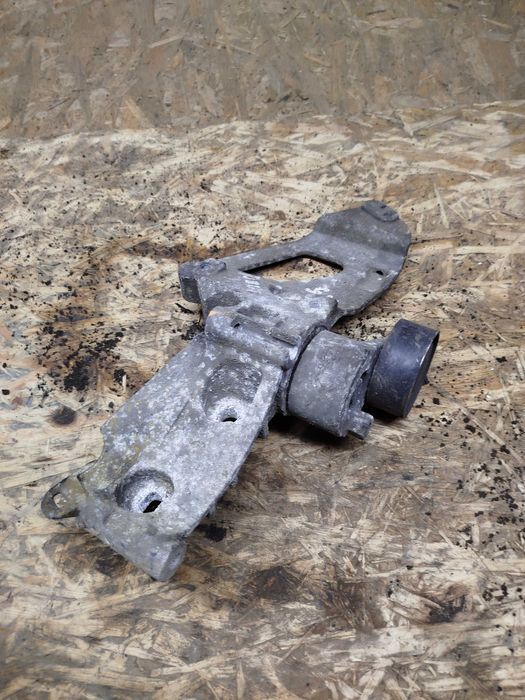 Кронштейн генератора Renault Megane 2 Рено меган 2 1.5