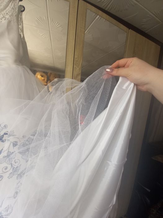 Весільна сукня, пишна, корсет, мереживо, синій декор, НЕ ВІНЧАНА