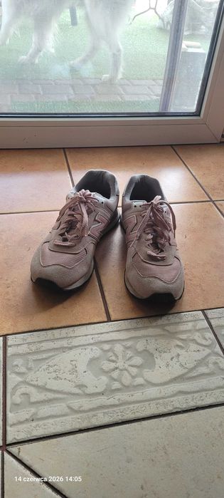 Buty New balance beżowo-różowe w rozmiarze 40
