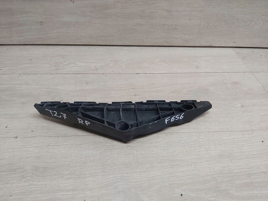 Toyota AVENSIS T27 ślizg mocowanie zderzaka prawy przód 09-14r
