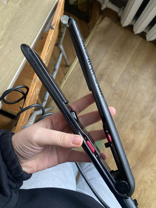 Вирівнювач/утюжок для волосся