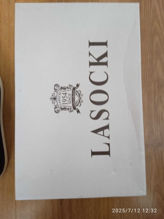 Klapki nowe skórzane Lasocki
