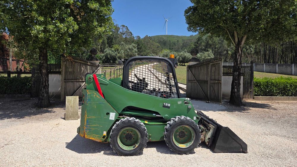 Mini pá Carregadora JCB 135 eco