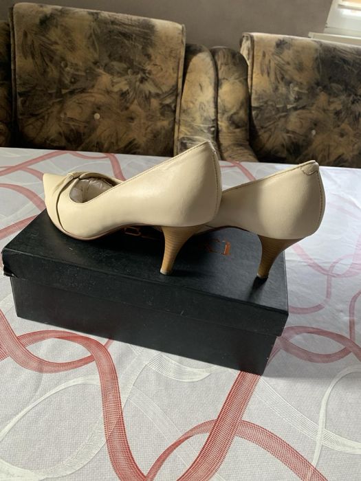 Туфлі шкіряні світлий беж