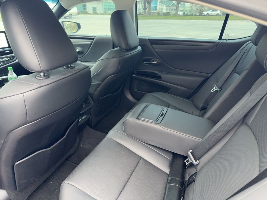 Аренда Lexus ES300h , Оренда авто