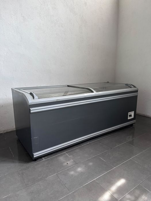 Zamrażarka Aht Paris 210 cm . 700l . witryna mrożnicza