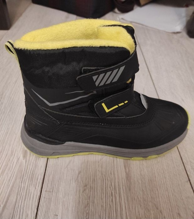 Продам дутики для девочки.