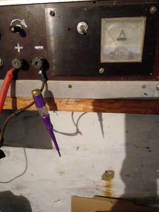 Зарядний пристрій.