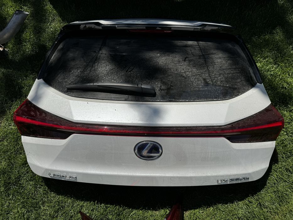 Lexus UX200 250h Ляда Кришка багажника Бампер задній Підсилювач Ліхтар Фонарь лівий правий Пластик багажника весь комплект РОЗБОРКА / ЗАПЧАСТИНИ