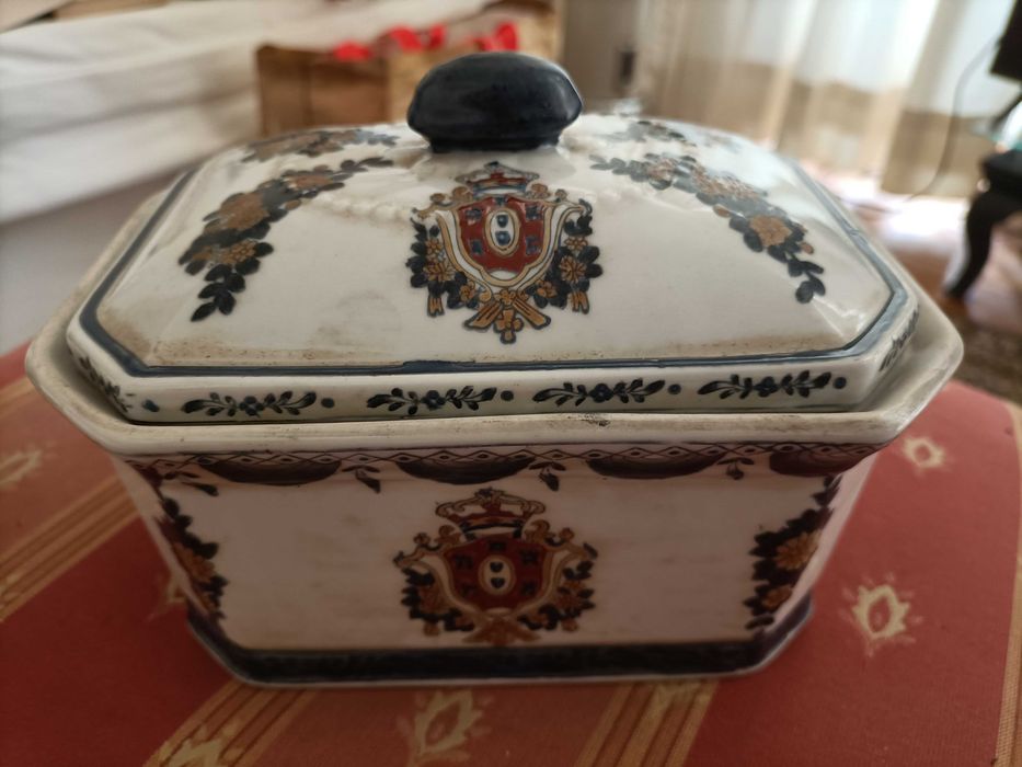 Caixa Decorativa Ceramica Porcelana com tampa Sec xx Pintado á mao