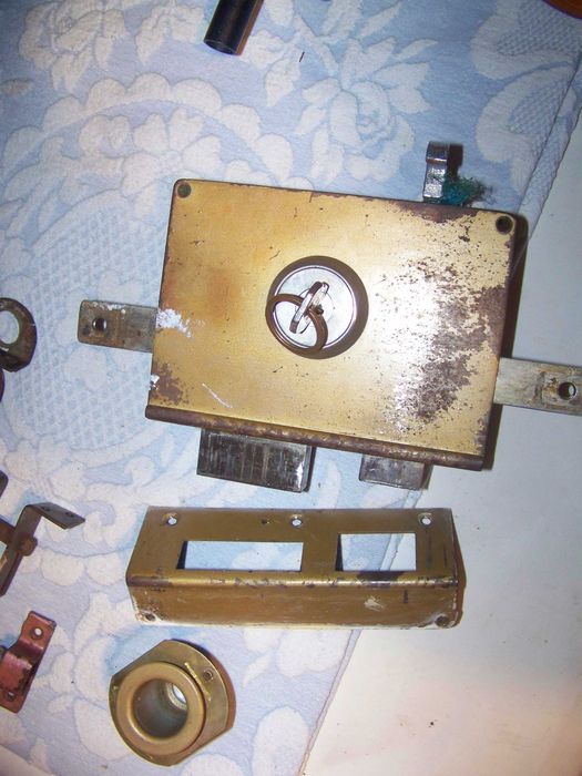 fechadura com 1 chave de cruzeta