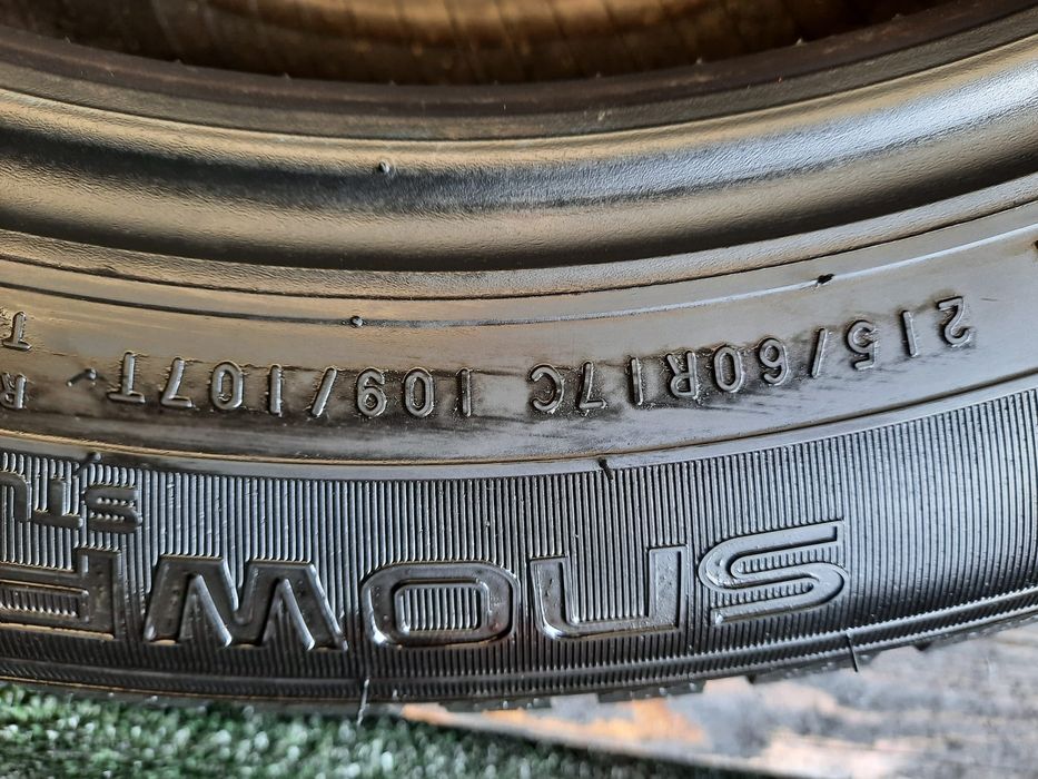 Opony zimowe 215/60/17C Nokian wzmacniane Para 9mm jak  Nowe
