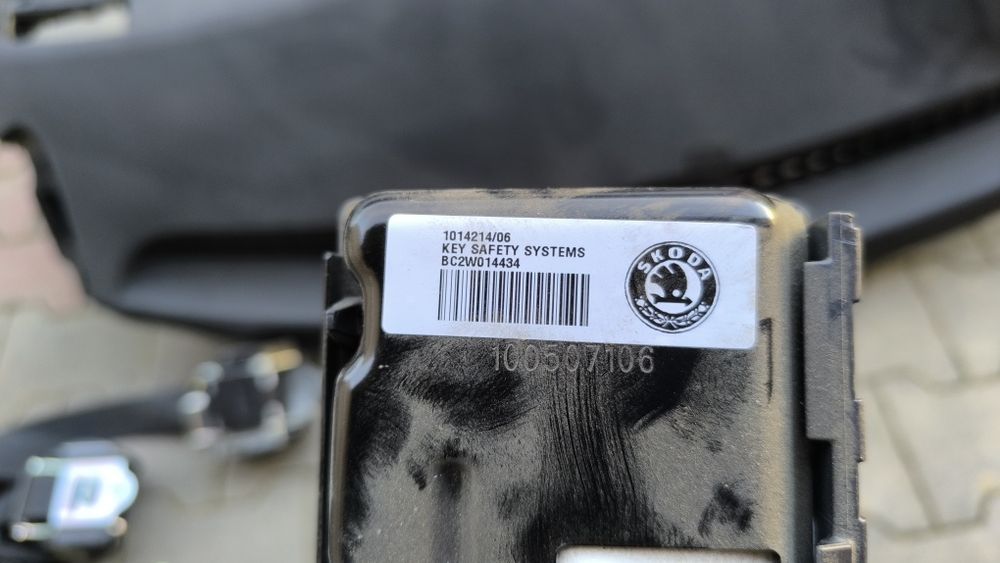 Deska rozdzielcza, kokpit, pasy,poduszki skoda superb