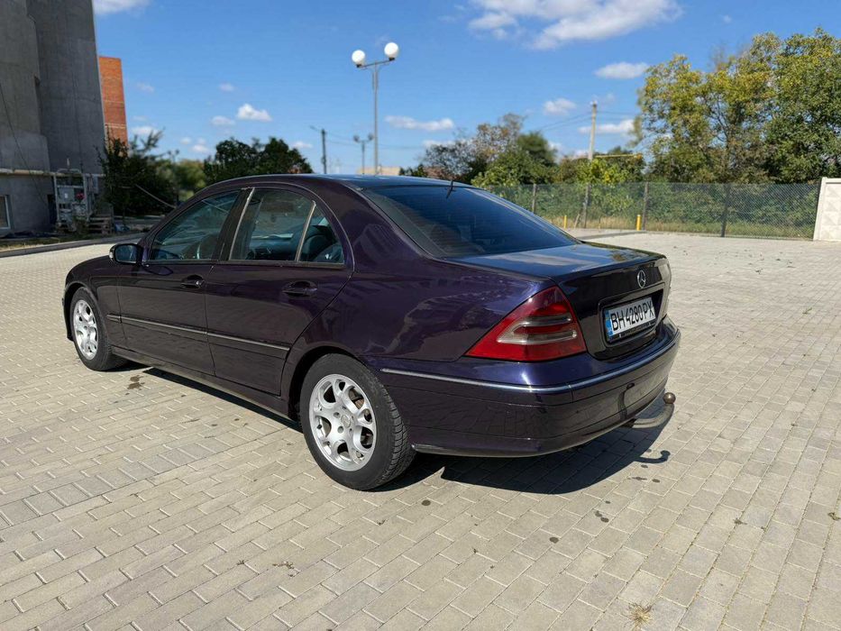 Mercedes C-Class 2.2 дизель АВТОМАТ 2000 год