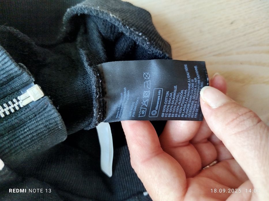 Czarna bawełniana bluza zasuwana białe serca serduszka H&M 110/116