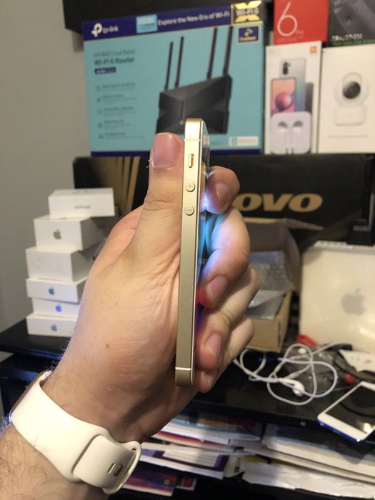 iphone  se 64 gb