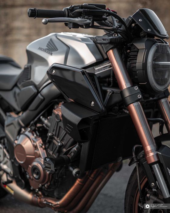 Honda CB650R | **AKRAPOVIC AVERBADO NO LIVRETE** | Full Extras | Impecável