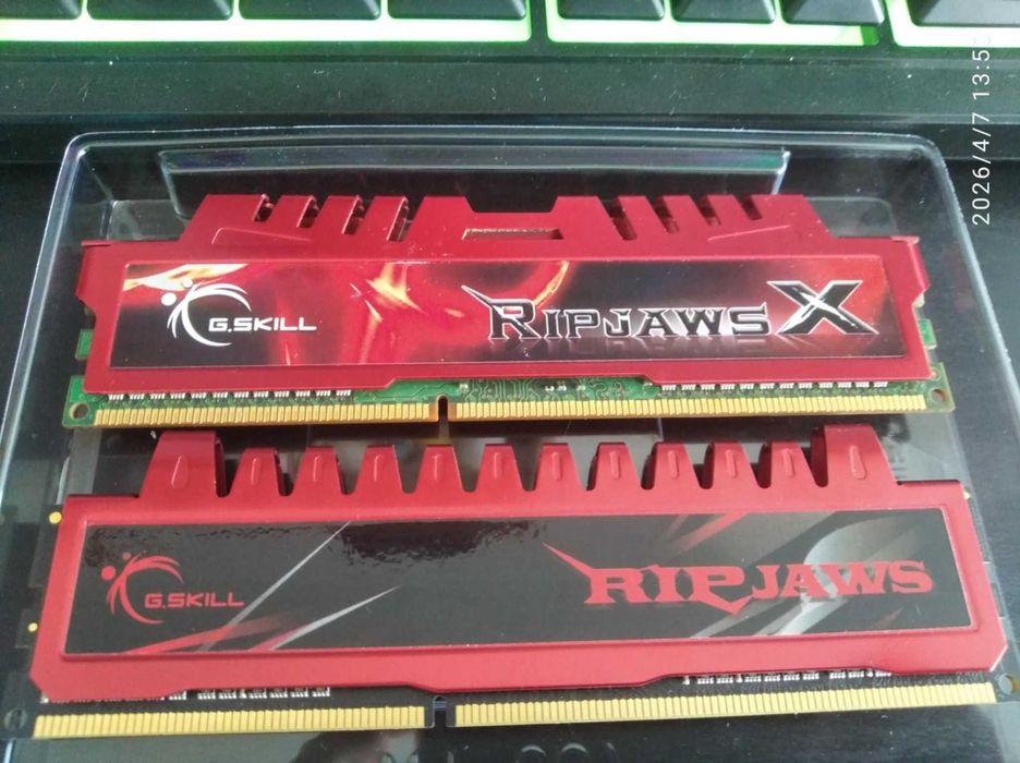 Memória RAM DDR3 GSKILL Ripjaws X (2 x 4 GB - 1600 MHz - CL 9 - 1.5v. Vermelho)