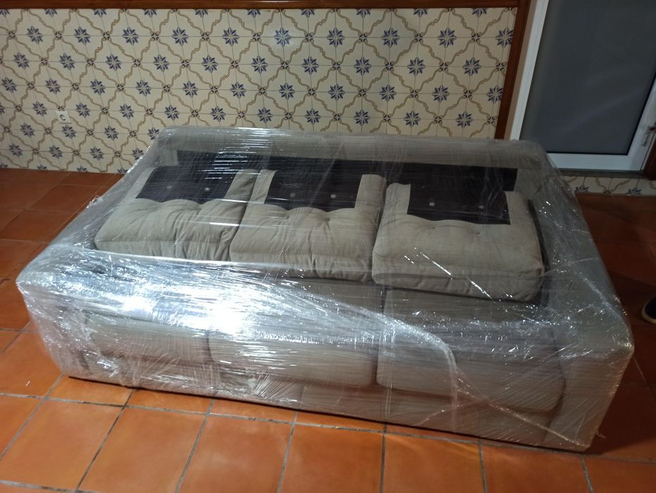 Sofá Novo de 3 lugares