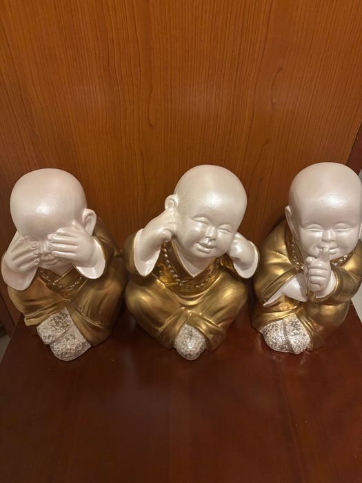 Conjunto de 3 Estátuas / Monges Budas "Não Vejo, Não Ouço, Não Falo" (Dourado e Branco)