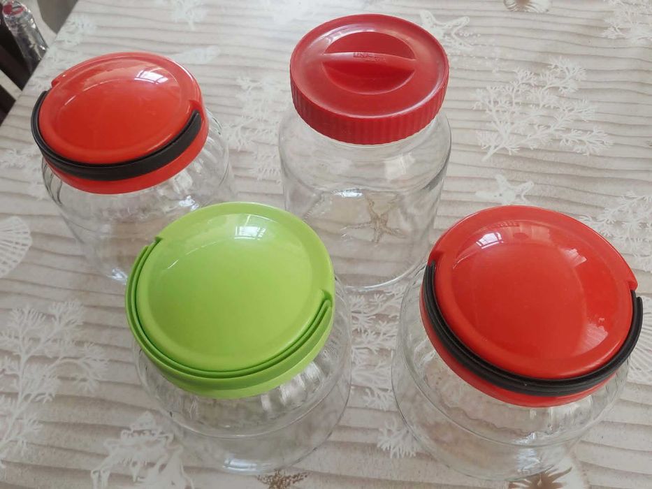 4 frascos grandes para desocupar (nunca usados) 12€