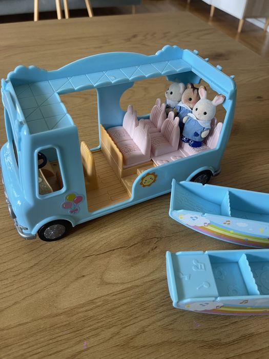 Autobus szkolny i figurki Sylvanian Families