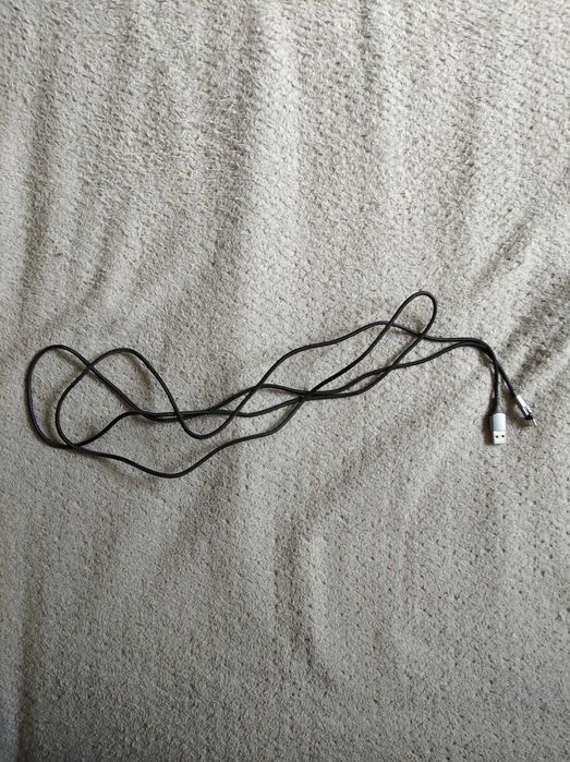 Czarny kabel w oplocie USB C 2m z zginaną końcówką