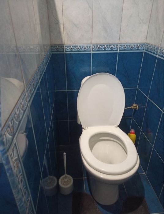 Здається кімната в приватному будинку.