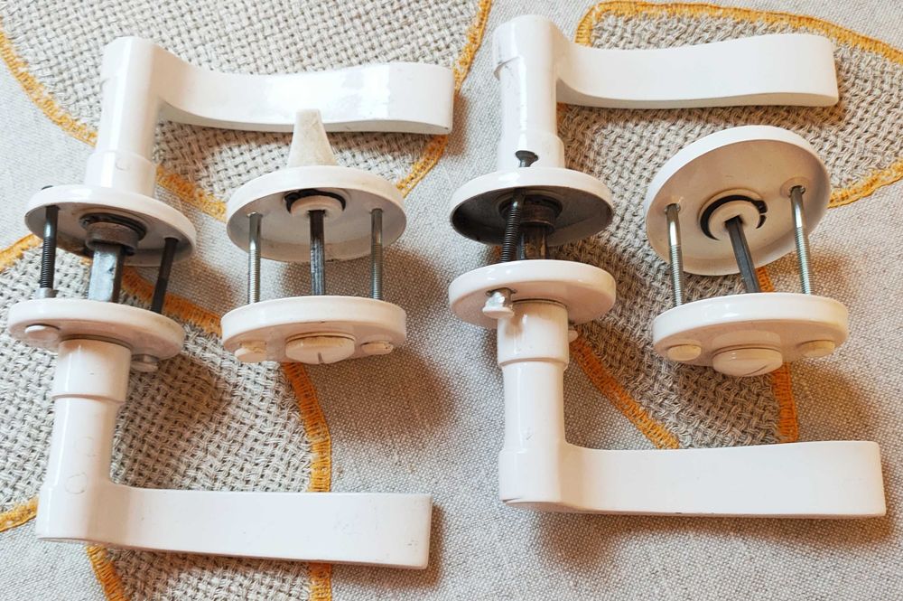 **Klamki do drzwi łazienkowych, komplet, białe**