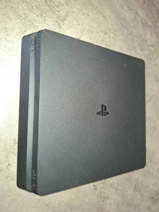 Vendo playsation 4 slim em bom estado