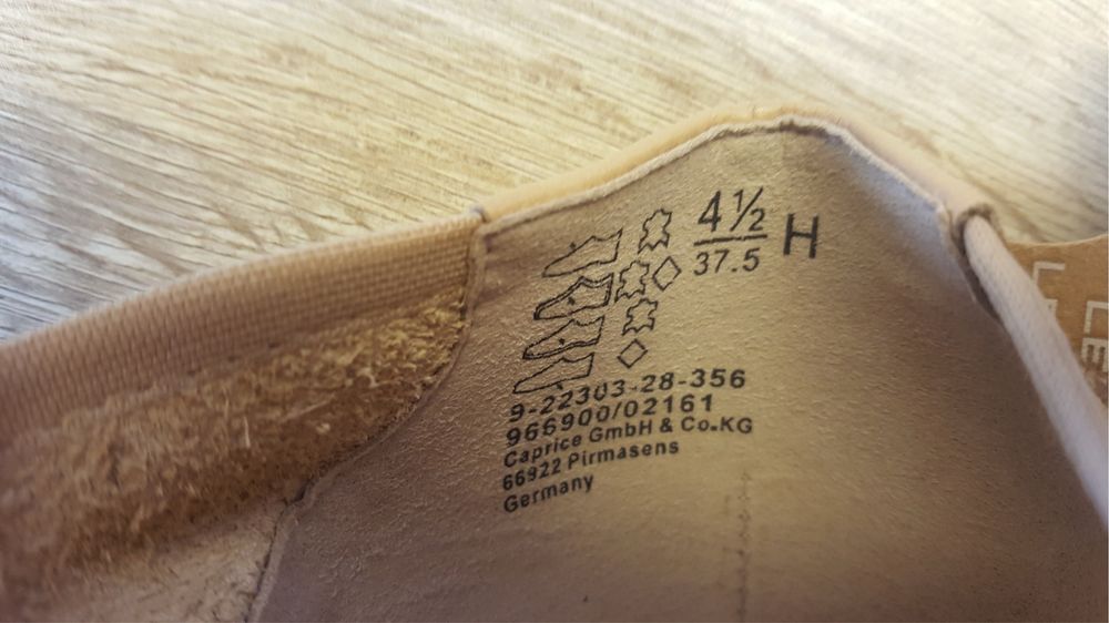 Нові шкіряні туфлі Caprice