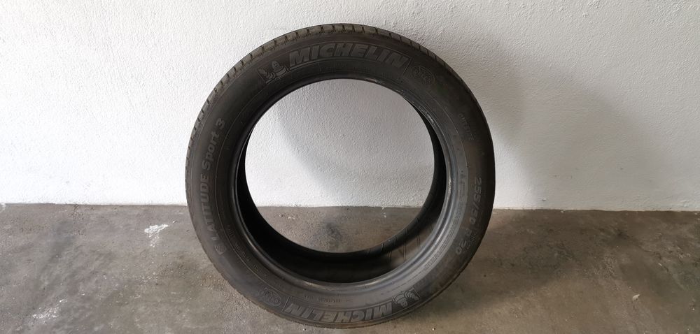 Michelin Latitude Sport 3 - 255 / 50  R 20