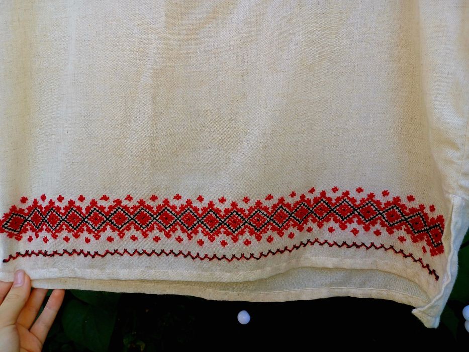 Вишита сукня ручної роботи