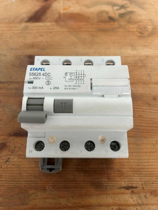 Material eletrico diverso. Dijuntores