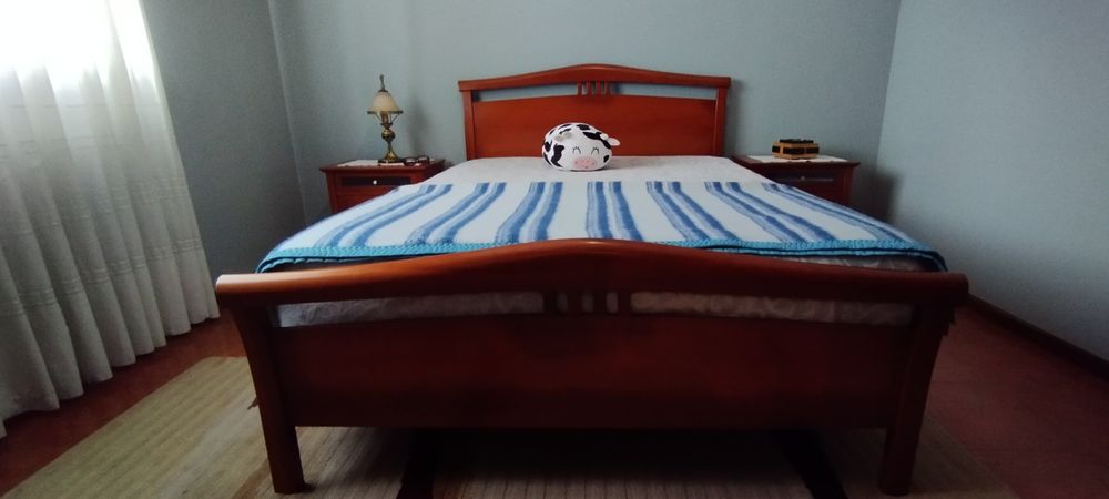 Quarto de casal sem roupeiro