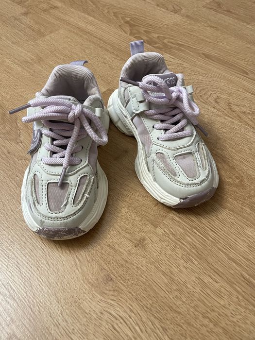 Кросівки на дівчинку