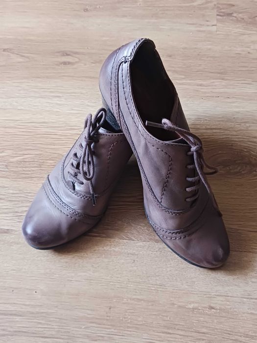 Skórzane buty  rozmiar 39