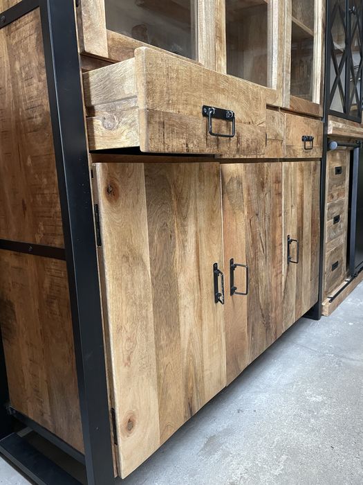 Witryna / drewno egzotyczne/ mango / nowoczesna / styl induatrialny