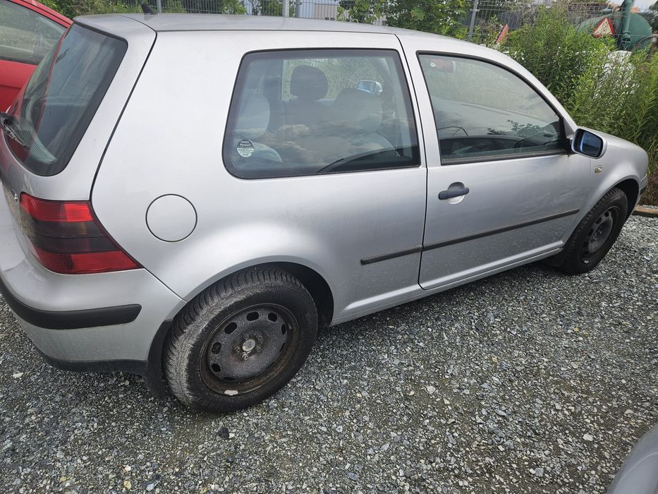 Volkswagen Golf IV 2001 LA7W – auto na części