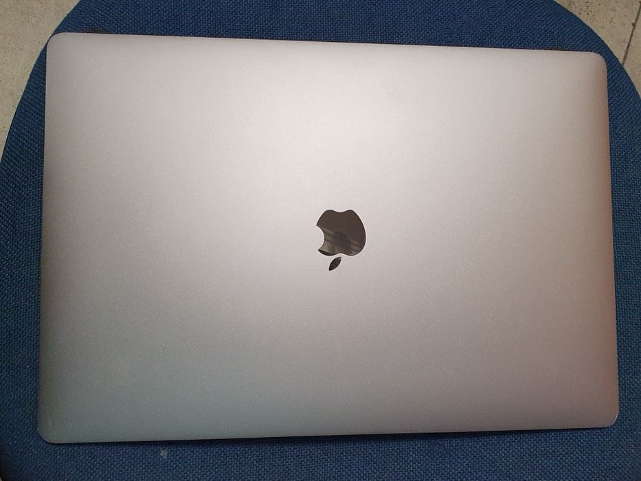 Дисплей матриця apple macbook pro a2141 space gray  гарний