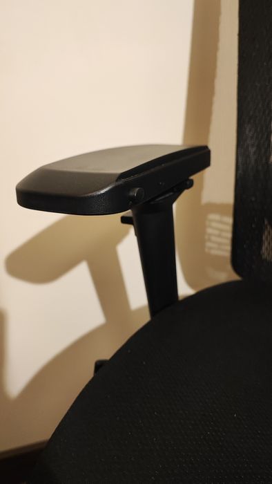 Ergonomiczny fotel biurowy premium – siatka mesh, zagłówek, pełna regulacja