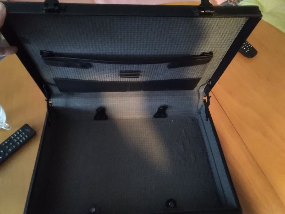 Neseser skórzany na szyfr