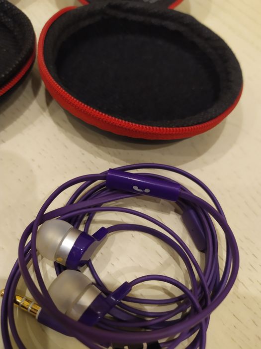 Навушники провідні, дротові  з фірмовим кейсом. Навушники проводные
