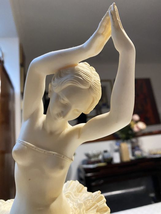 Estatuetas de bailarinas